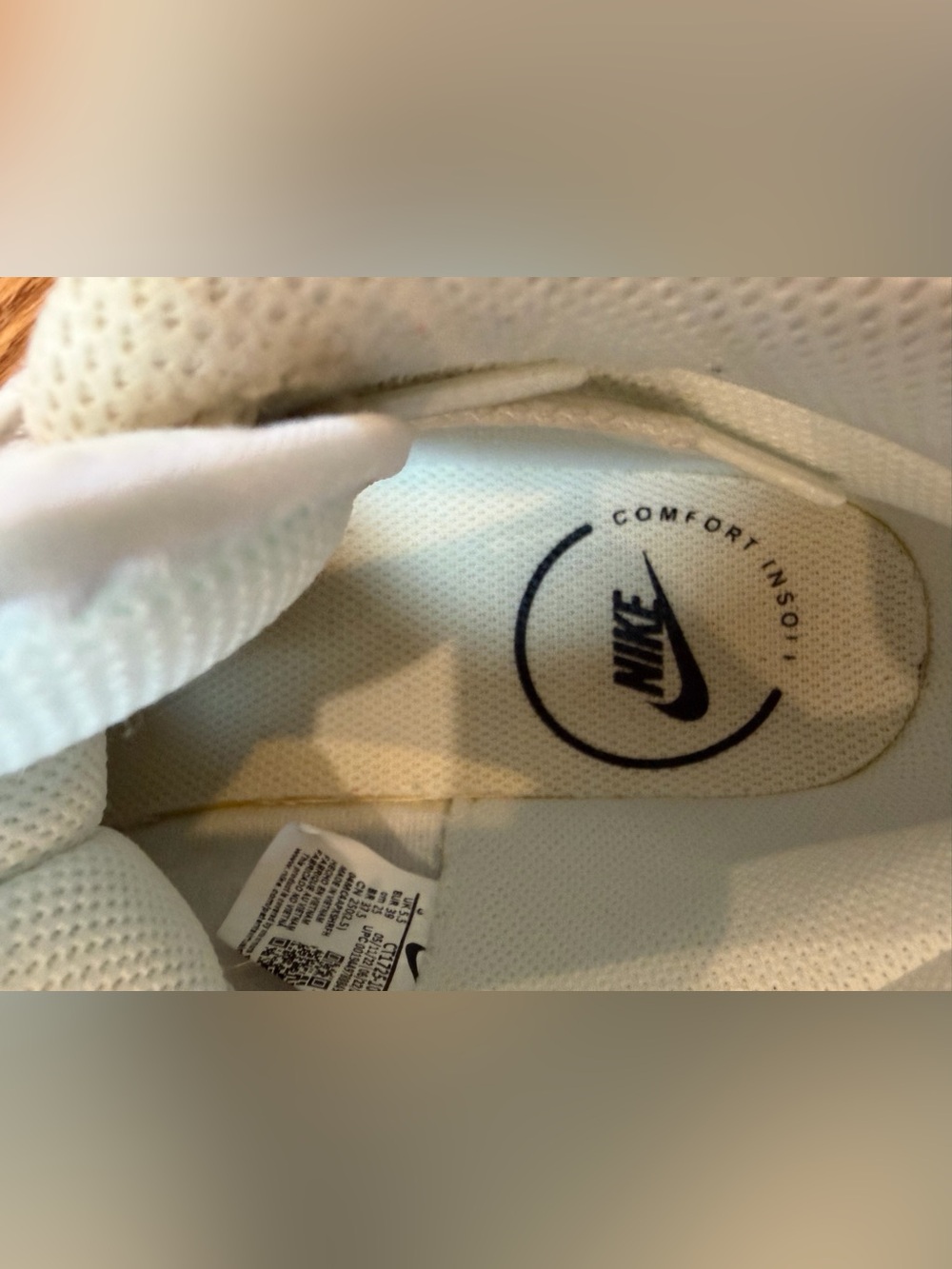 Nike Women’s Size 8 High-Top Sneakers in White - Picture 7 of 9